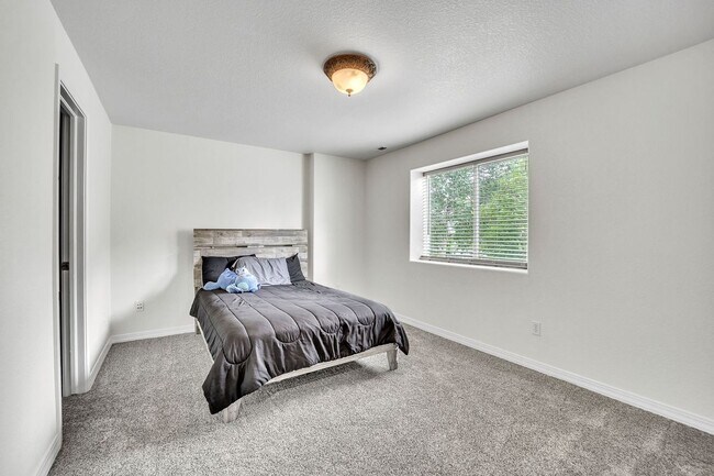 Building Photo - 9811 Carrington Dr