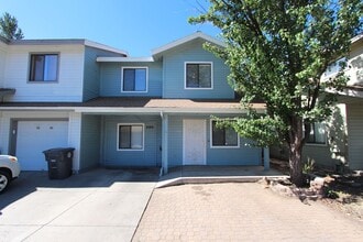 Building Photo - Spacious East Side 4BR Townhome with Fenced Yard