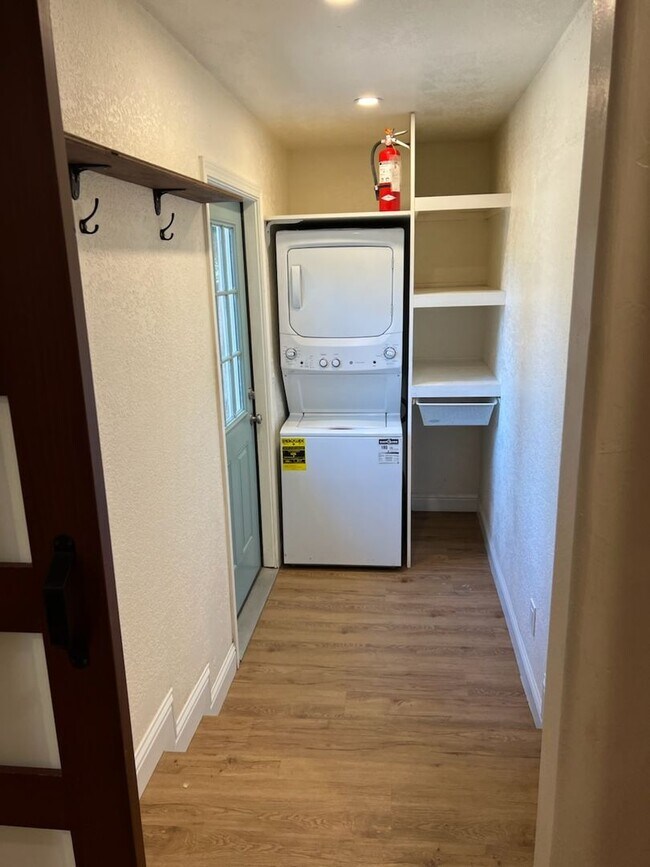 Building Photo - Beautiful Home for rent in Tulare, Ca