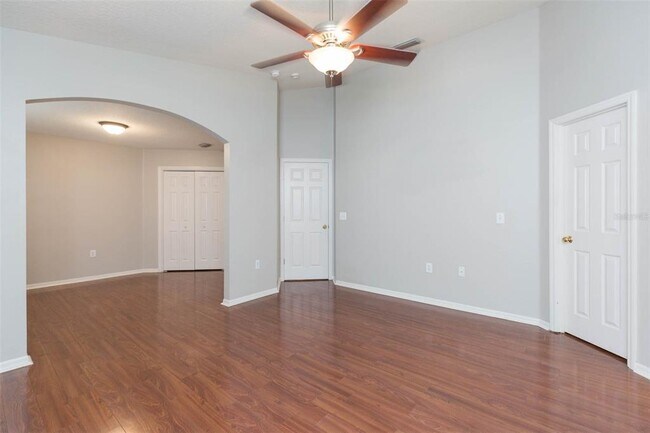 Building Photo - 4550 Roundview Ct