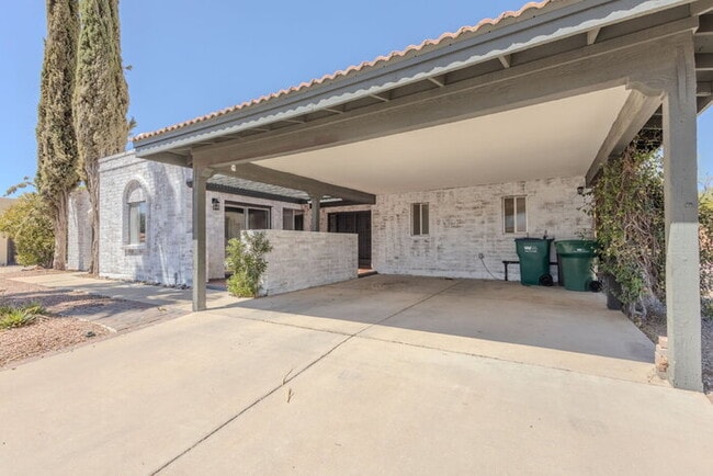 Building Photo - Green Valley Country Club Estates! 55+ Community, at least one person residing in the home must b...