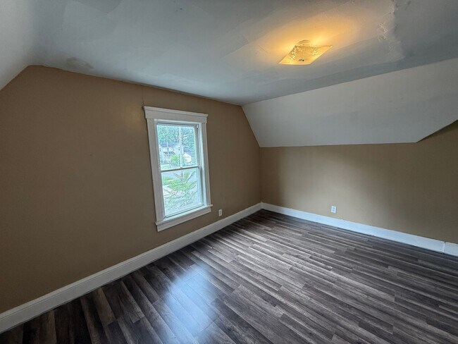 Building Photo - 522 W 23rd St