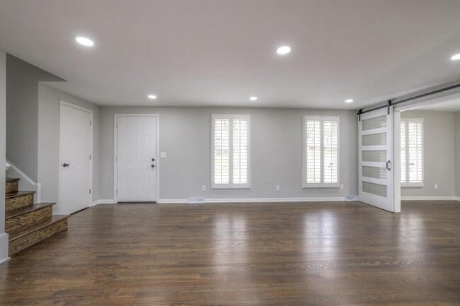 Building Photo - 10530 W 92nd Pl