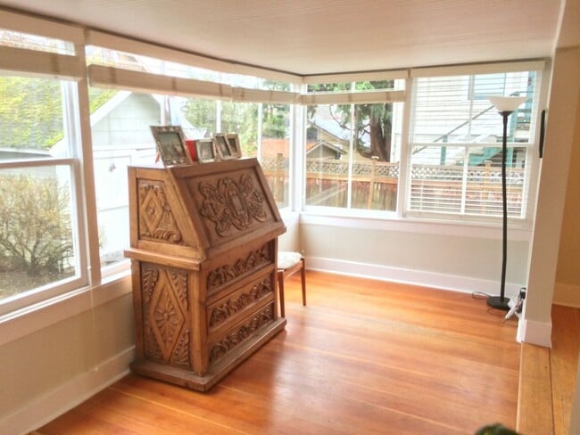 Building Photo - 4bd/2.5ba Seattle House