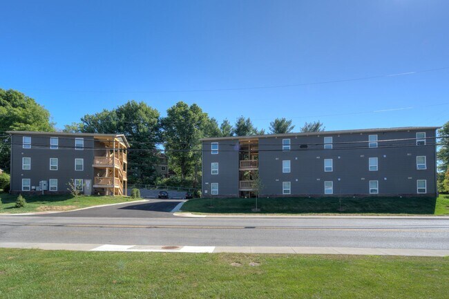 Interior Photo - Blacksburg Homestay Village-311