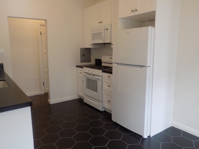 Building Photo - 109 N Clark Dr