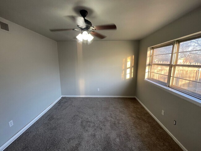 Building Photo - 3 bedroom, 3 bath