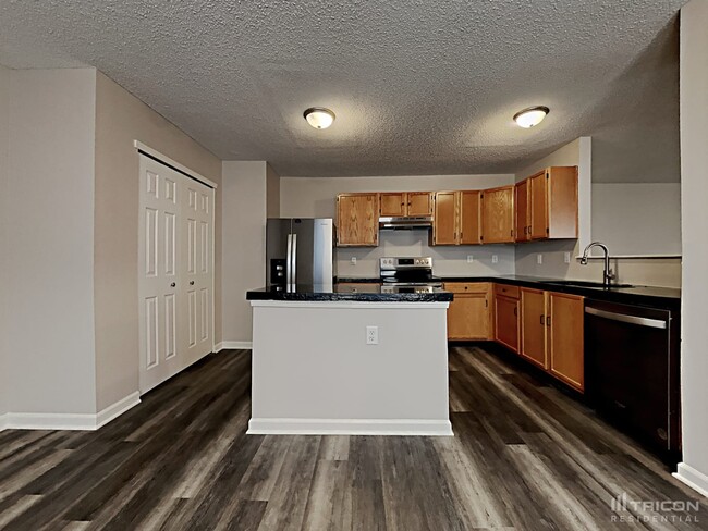 Building Photo - 2255 Westmere Dr