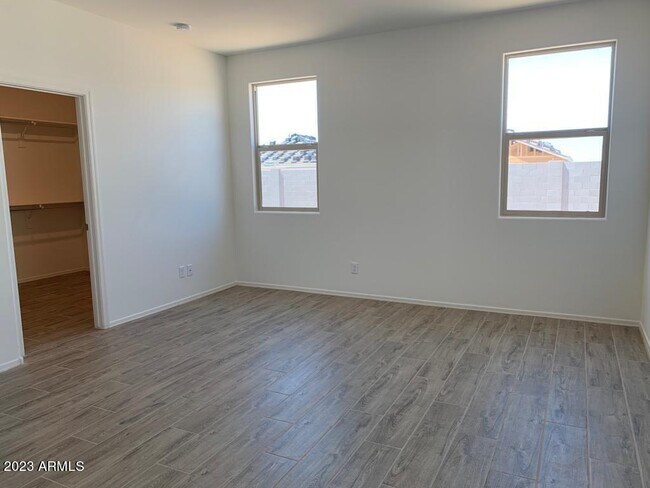Building Photo - 2340 W Sunland Ave