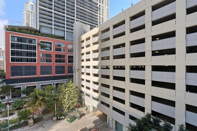 Building Photo - 121 NE 5th St