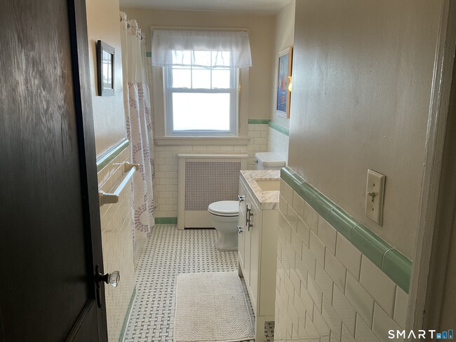 Building Photo - 405 Mohegan Ave Pkwy