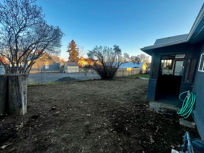 Building Photo - Charming Lower North Hill Home