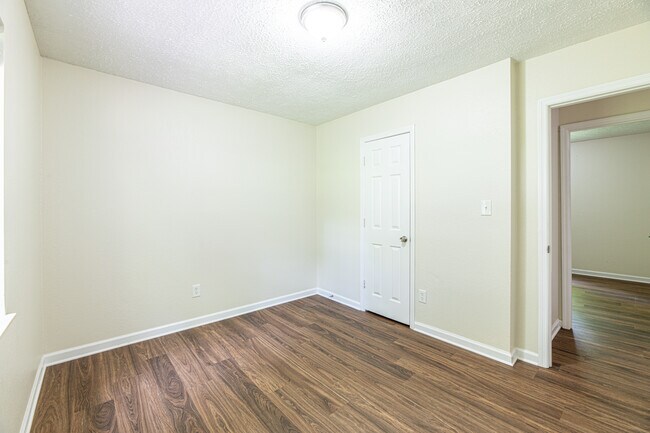 Building Photo - 320 Beechwood Dr