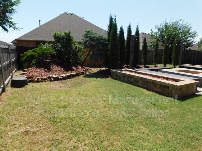 Building Photo - 1100 Kelsi Dr