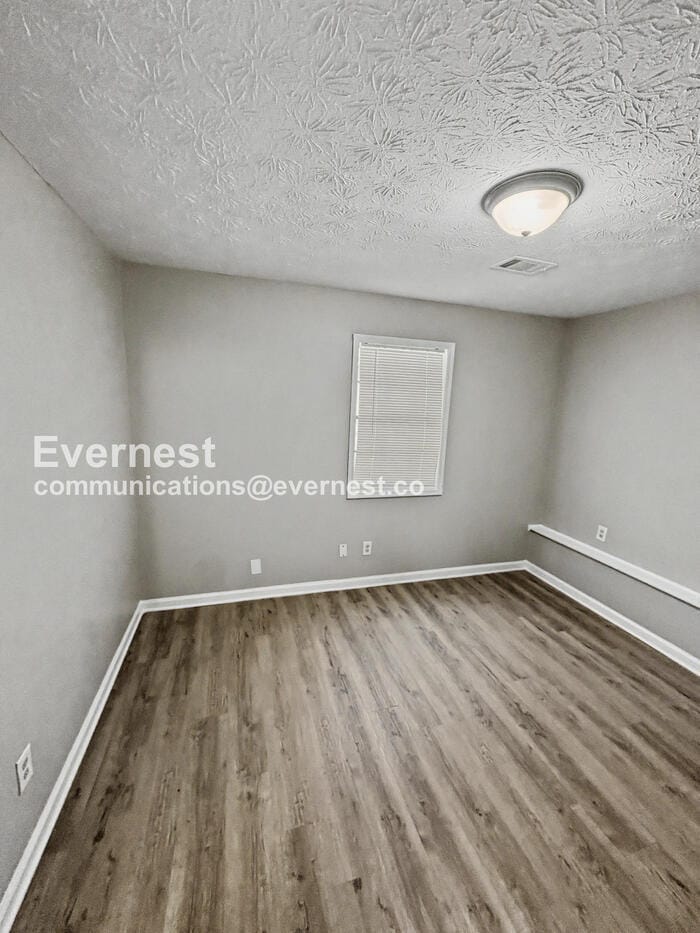 Building Photo - 800 Cedar Lake Dr SE