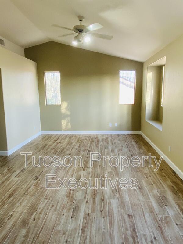 Building Photo - 9599 N Crestone Dr