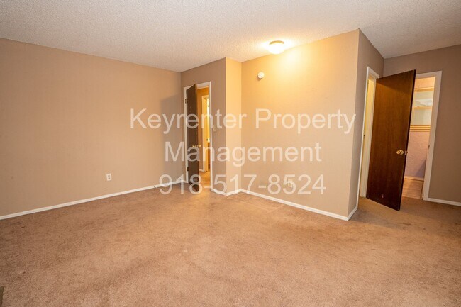 Building Photo - Gorgeous 3 Bed / 2 Bath! Coming soon!