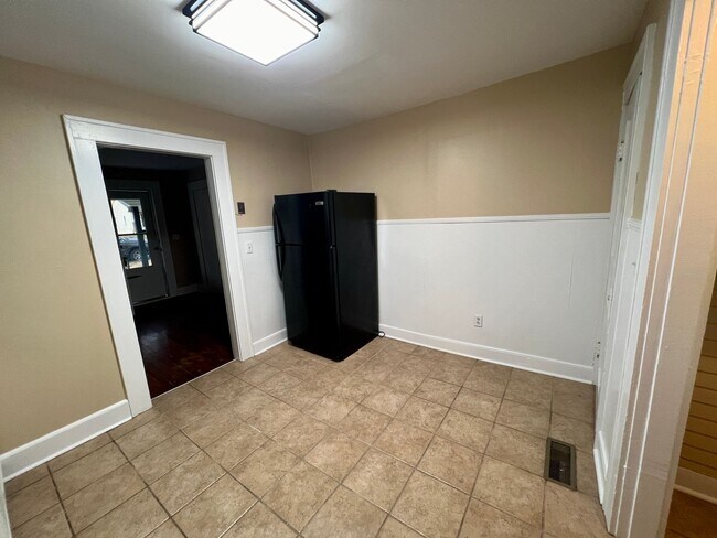 Building Photo - Adorable home in the heart of Bowling Green!