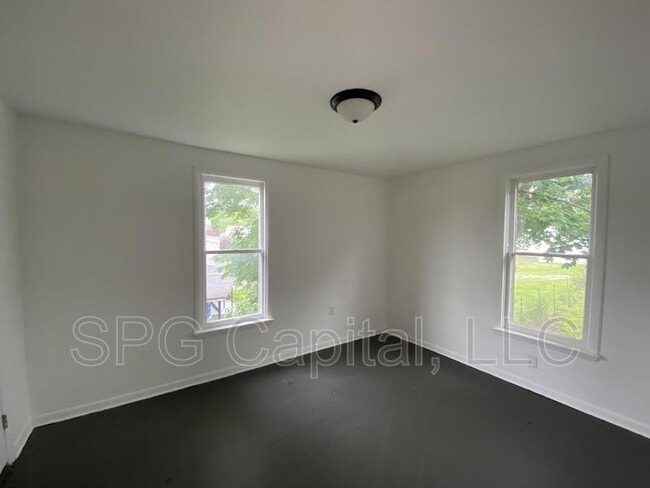 Building Photo - 632 S Second St