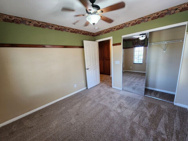 Building Photo - Stunning 4 Bed 3 Bath 2 Story Home with Loft