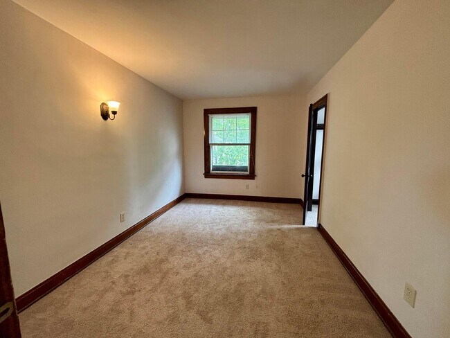Building Photo - 315 Siebert St