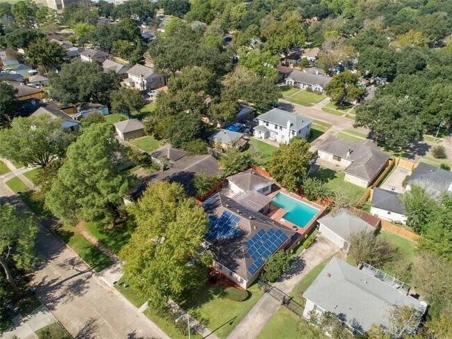 Building Photo - 22122 Woodrose Dr