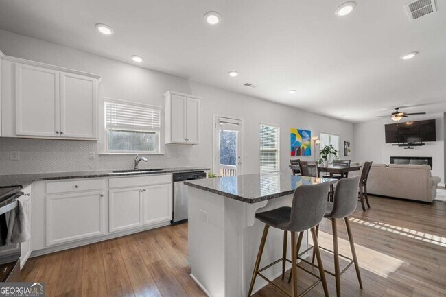 Building Photo - 925 Lakehaven Ln