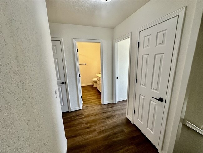 Building Photo - 1244 SW Elm Tree Rd