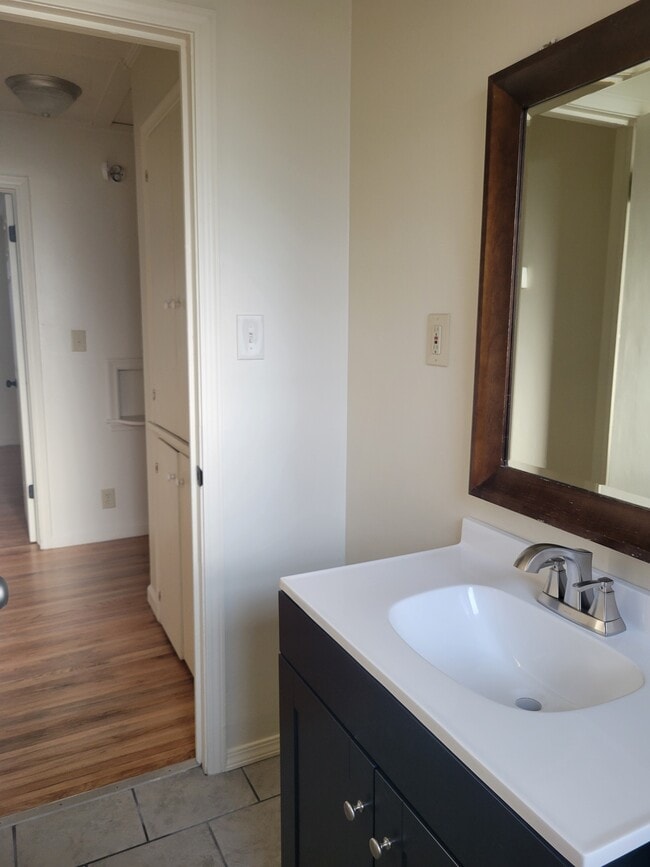 Building Photo - 3506 S Jamestown Ave