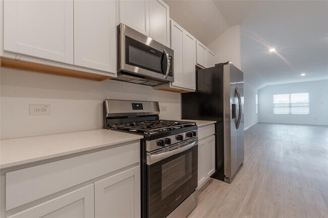 Building Photo - 368 Keefer