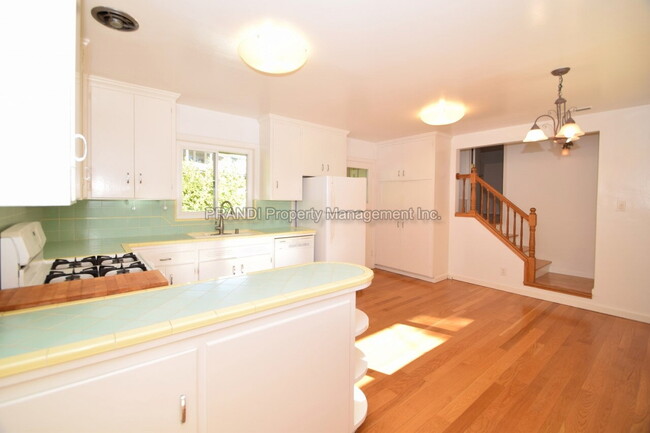 Building Photo - Adorable Home in Ideal San Anselmo Neighbo...