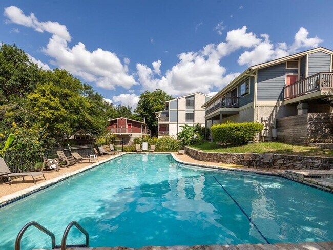 Building Photo - Charming 2 bd 2 bath Condo in Travis Oaks ...
