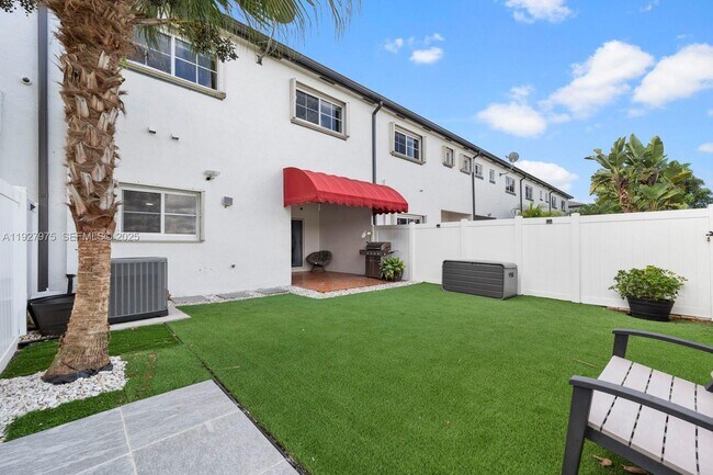 Building Photo - 12881 SW 49th Ct