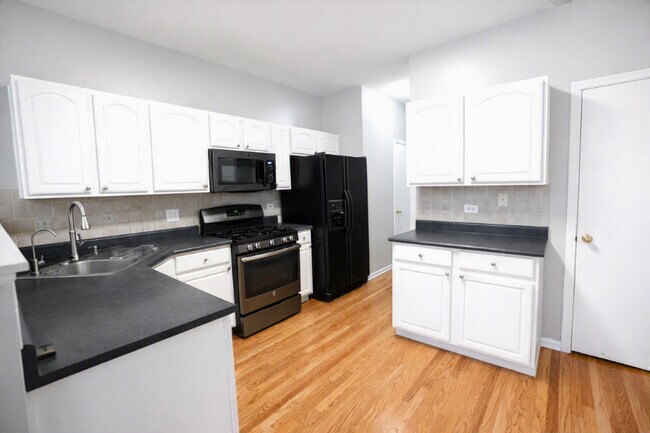 Building Photo - 318 Abington Woods Dr