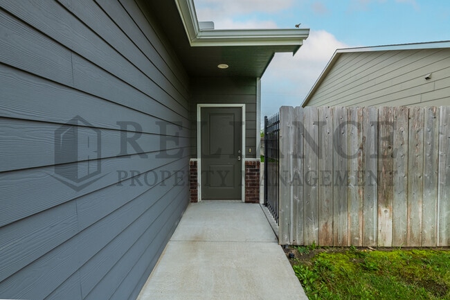 Building Photo - 1615 E Horstmann Ct