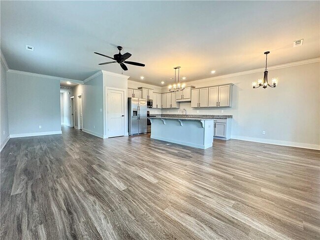 Building Photo - 821 NE Hts Ln
