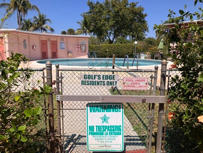 Building Photo - 17 Golfs Edge