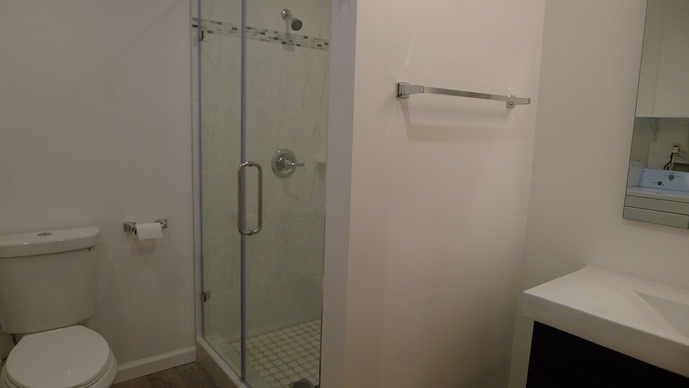 Shower - 524 37th Ave
