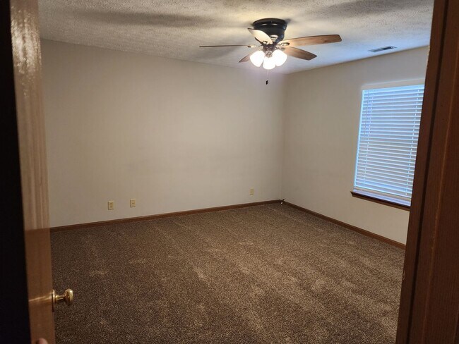 Building Photo - Newly Renovated! 3 Bedroom, 2 Bath, 2 Car ...