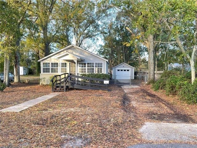 Building Photo - 215 N Carter St