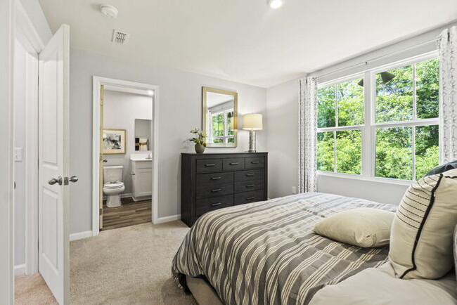 Building Photo - 3 bedroom 2.5 Bath Unfurnished Townhome fo...