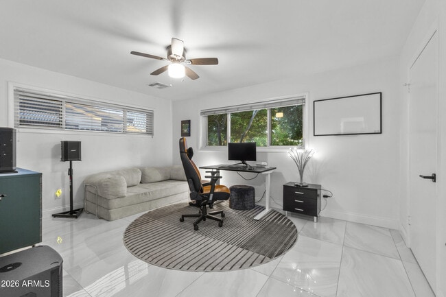 Building Photo - 3938 E Cheery Lynn Rd