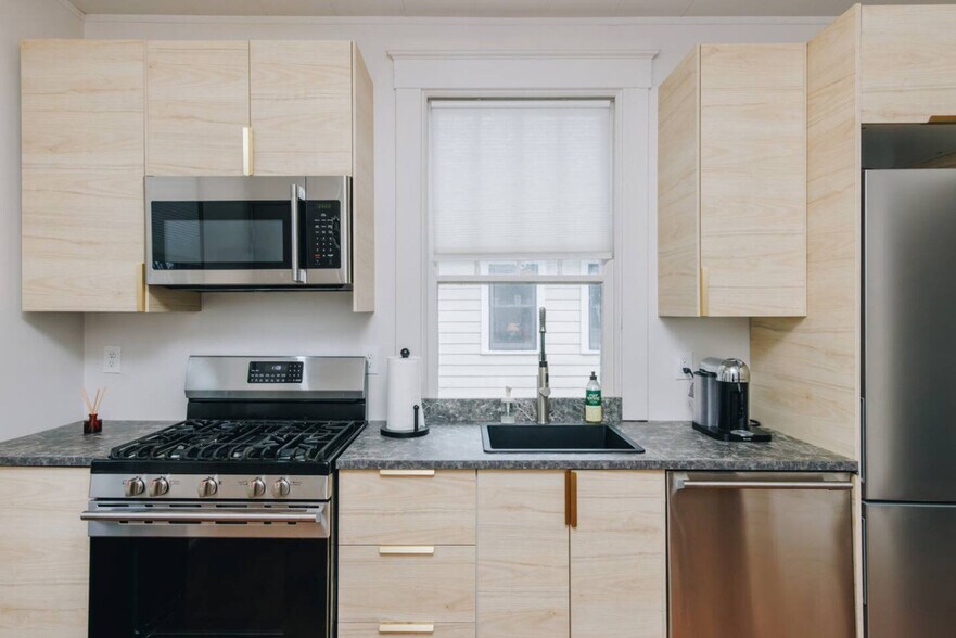 Building Photo - 3508 Tarpis Ave