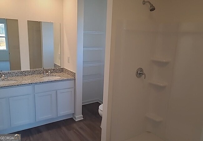 Building Photo - 1041 Clifton Ct