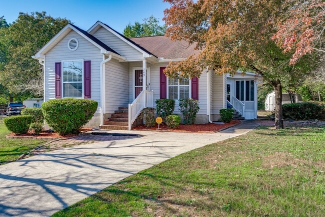 Building Photo - Delightful 3-bedroom, 2-bathroom home loca...