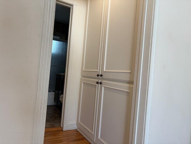 Building Photo - 11719 Mayfield Ave