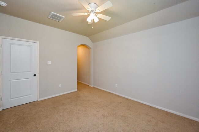 Building Photo - 30154 Southern Sky Dr