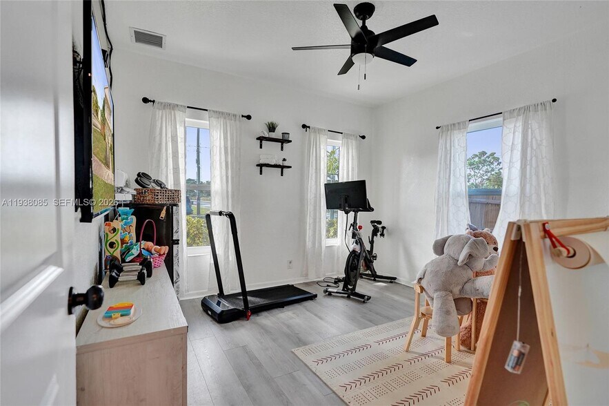 Building Photo - 1129 10th St