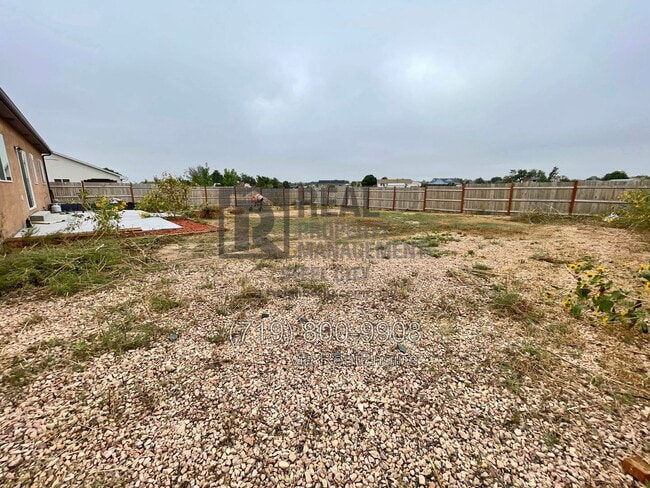 Building Photo - 430 E Stardust Dr