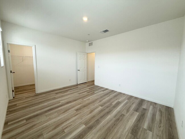 Building Photo - Modern Brand New Summerlin Home with 5 Bedrooms, Loft & Upgraded Finishes